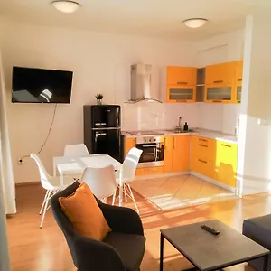 Yellow Apartament