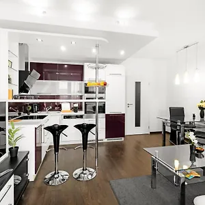  Apartmán New Beautiful In The Center Of With Option Garage Parking